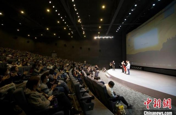 “自媒体电影”《冰下的鱼》全球首映 探索全新电影类型