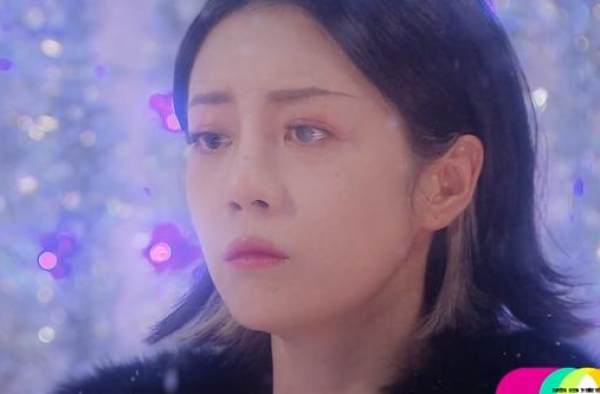 杨幂昔日力捧小花，离开嘉行处境凄凉，《演员》里被赵薇连怼矫情