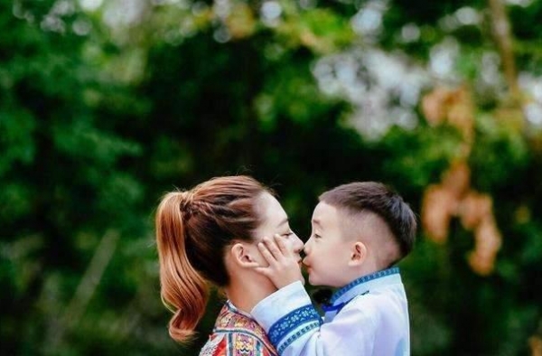 应采儿回怼朱丹获千万好评：你在家可以惯着孩子，可出去呢？
