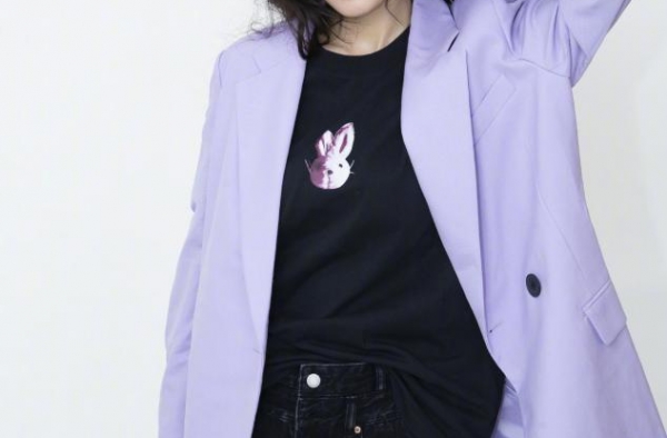 女演员片场被扇耳光，脸上四道红印子清晰可见