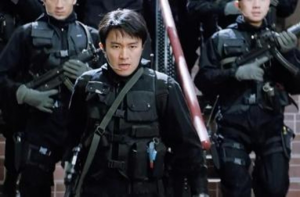 疯狂露“肉”的《特警队》，真的是“烂片”吗？我认为可以算及格