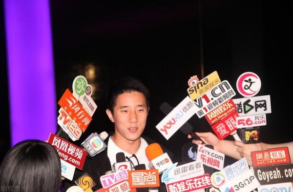 房祖名近照曝光，胡子拉碴面容憔悴，网友：一定要重新再来