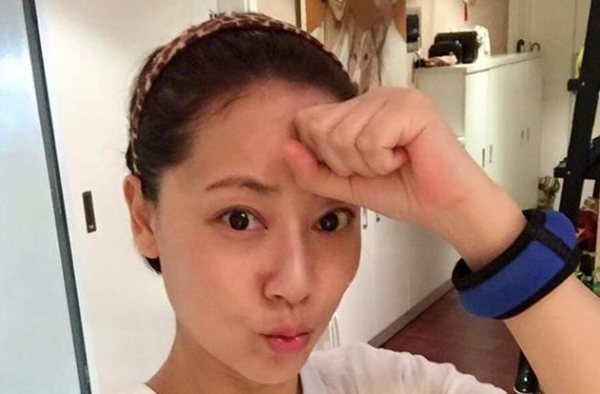 参观张卫健在香港的家，多年来保持节俭习惯，在家都是粗茶淡饭