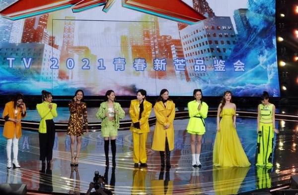 萧亚轩被曝加盟“姐姐2”，12月开录，“哥哥”忙减肥让出档期