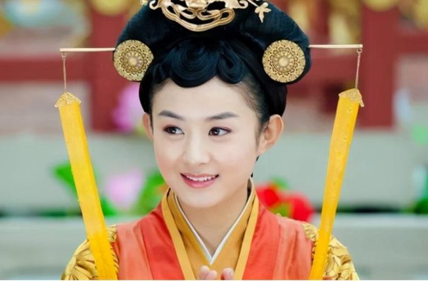 赵丽颖获奖意义重大，巧妙化解四年前的争议，还帮助了佟丽娅