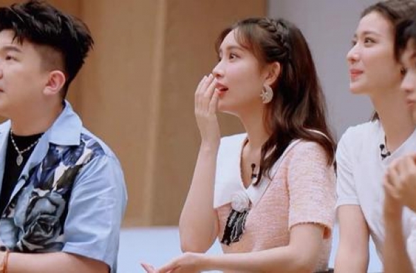 被骂10年小三，没情商屡屡“作妖”的唐一菲：其实是个傻女人