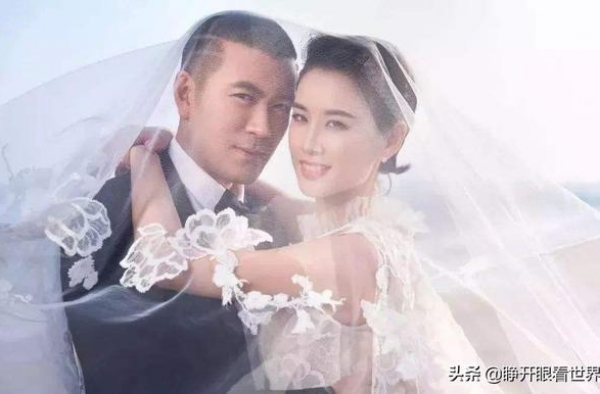 跟父亲杨子一个样，黄圣依18岁继女晒豪车，老百姓一辈子买不起