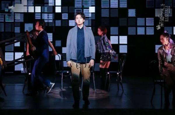李宗盛音乐剧《当爱已成往事》杭州站首演，全场合唱《山丘》