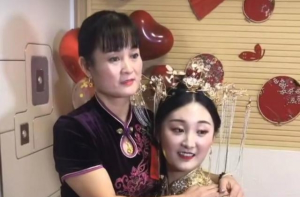 朱之文儿媳人设崩塌？曾自曝未领证，频繁直播圈钱，原因耐人寻味
