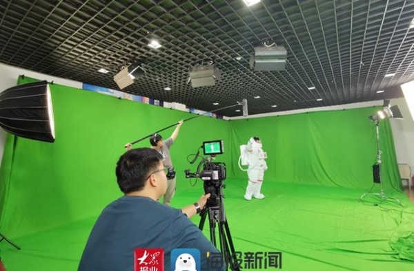 每一步都是挑战，走进绿幕下的《土星六号》