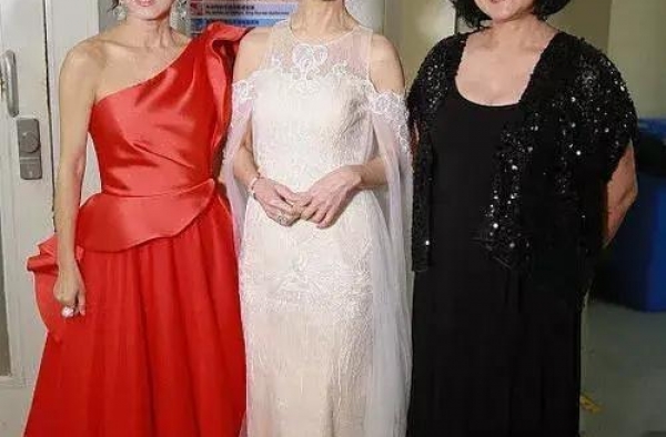 两大不老女神赵雅芝和米雪罕见同框！都惊艳了岁月，美了一辈子！