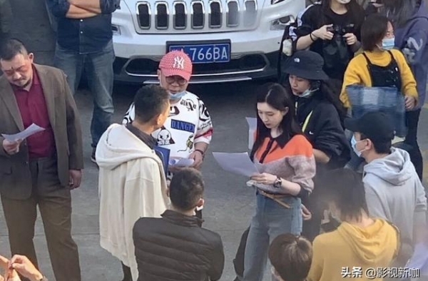 ?孙红雷新剧路透，再搭女神江疏影，张艺兴大背头抢镜