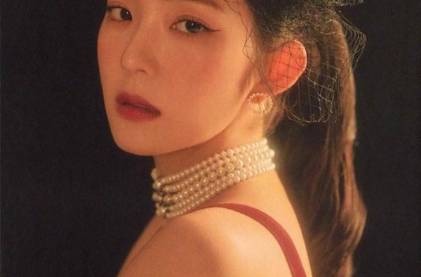 顶级神颜女爱豆翻车引热议，出名要趁早，或许已不适用于偶像团体