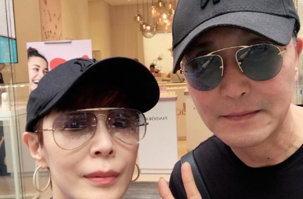 吴刚与妻子，绝对是真爱了，连拍戏都要做夫妻，感情不是一般的好