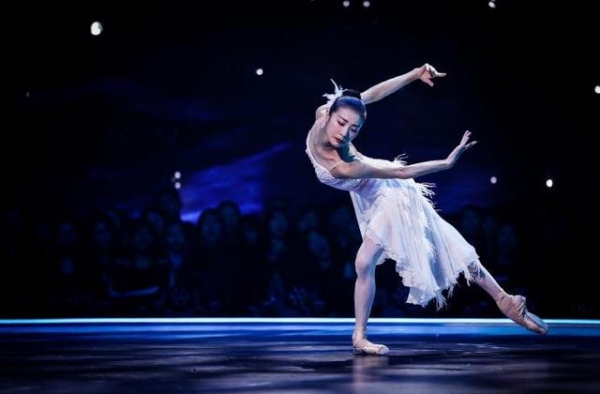 这才叫女神！美到骨子的谭元元：43岁的她，身材完美、脸蛋冻龄