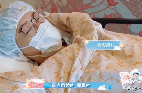 应采儿生完二胎看到五官都在才松口气，陈小春：比小小春可爱多了