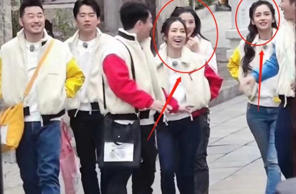 跑男路透照曝光，baby穿大红色斗篷，生图下的脸蛋我没眼花？