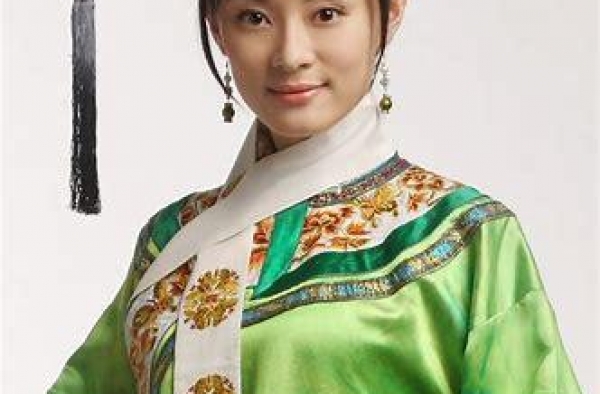 甄嬛传一一余答应为什么最终落得被勒死的结局?只因她走错三步棋