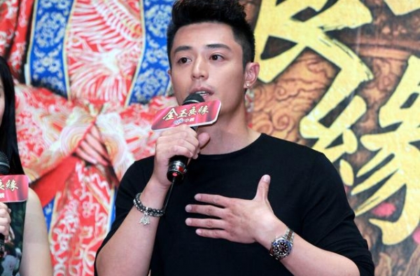 林心如删与霍建华亲密合照，婚姻亮红灯？早前被拍街上争吵