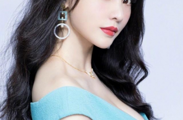 柳岩这也太美了