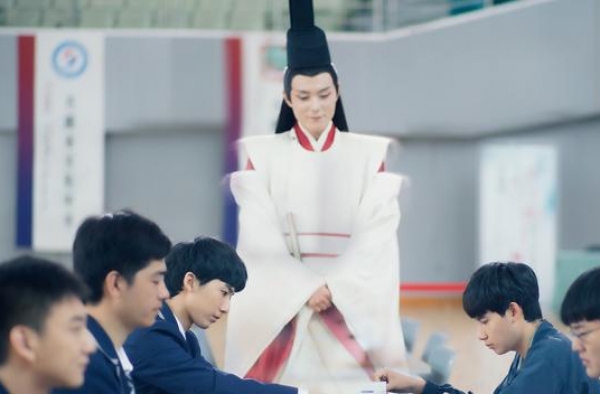 曾比肩李易峰，颜值演技俱佳，32岁张超新造型神似东方不败