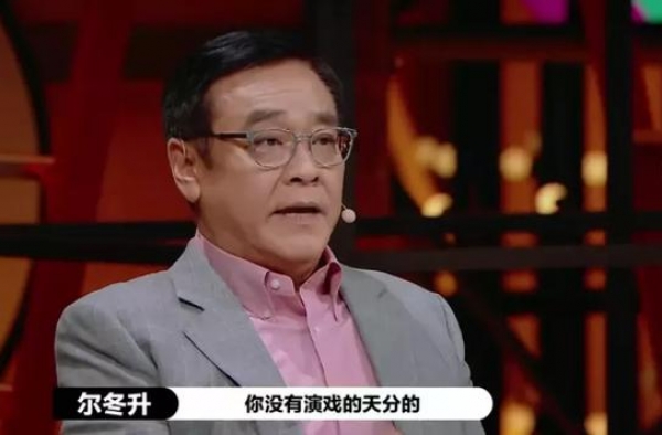 “最丑港姐”哭上热搜，40岁的二胎女明星，还有机会逆袭吗？