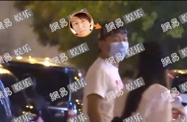 陈羽凡两次拒绝女友身体接触！疑似恋情生变？上月还在球场秀恩爱
