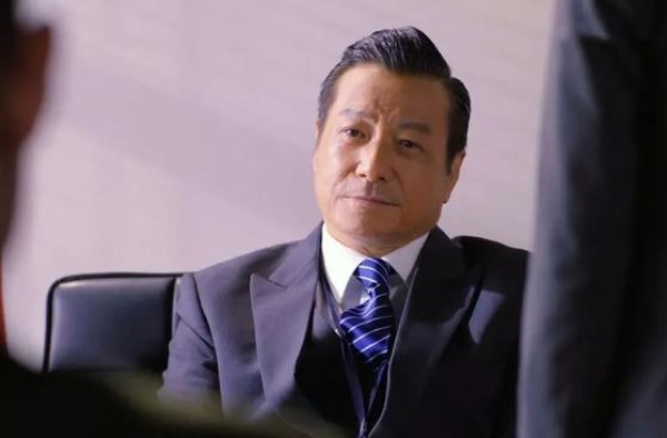 帅气！72岁石修晒合照颜值完胜儿子，从影六十多年几乎零绯闻