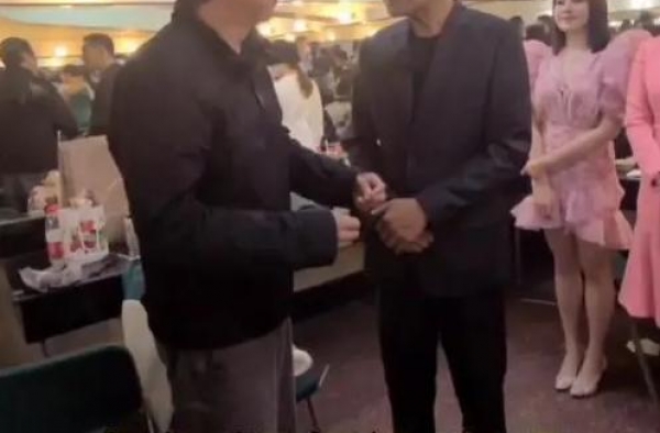 屠洪刚：三个孩子三个妈，曾被那英说败家子，母亲离世后大呼后悔