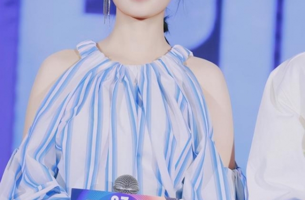 李沁终于出演女主！现身发布会同框张一山，穿阔腿裤腿却比男主粗