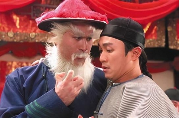 她不是邓文迪，上厕所排队时与男友一见钟情，现身家上千亿