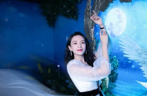 把输了的面子赢回来！41岁章子怡宛如妙龄少女，发际线又美回来
