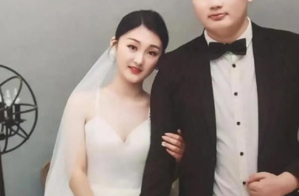 大衣哥儿媳被骂到关直播，直播翻车！