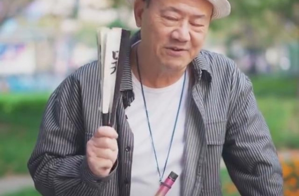 51岁王菲被爆有新欢，小鲜肉神似年轻时窦唯，网友：不愧是传奇