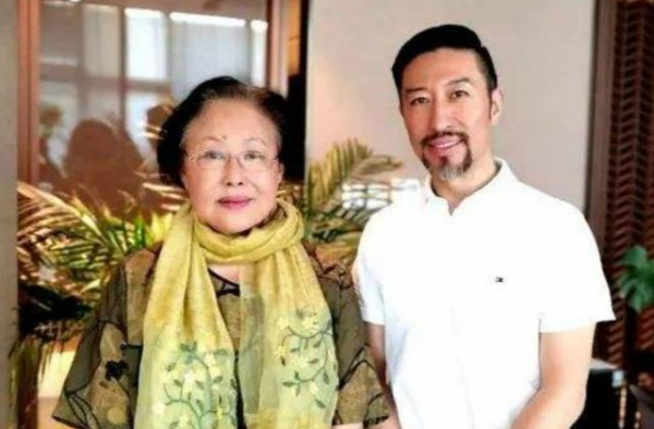 71岁斯琴高娃现身拍戏，面色苍白老态尽显，却被骂太会捞金？