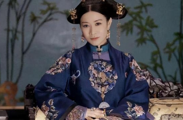 45岁佘诗曼演妙龄少女，毫无违和感，打脸众多女演员