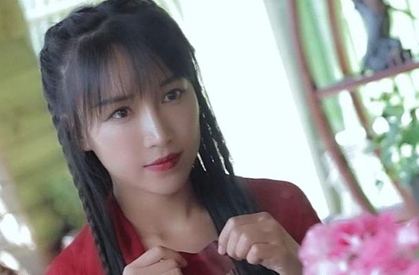 千万粉丝大V李子柒怒怼记者上热搜！暴露镜头之外的另一幅面孔