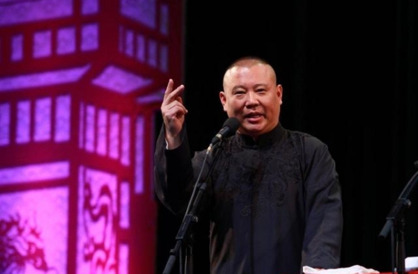郭德纲与陈佩斯“平起平坐”，央视综艺的改变值得点赞