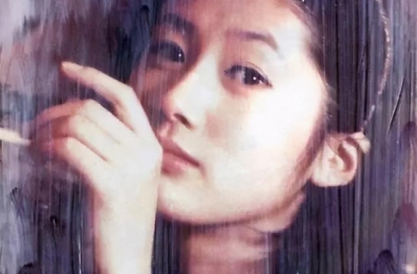 韩国“白月光”被李英爱插足，嫁入豪门靠药物维持生活...