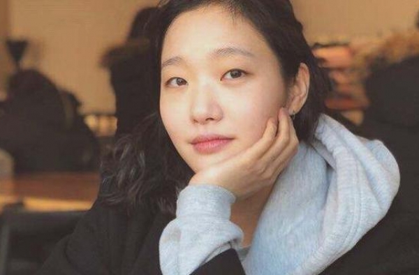 金高银称中国英语水平落后，没见过水性笔，主持人辱华不是第一次