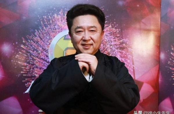有种“背景”叫于谦的人脉，饭局吴京坐角落，郭德纲也没能坐中间