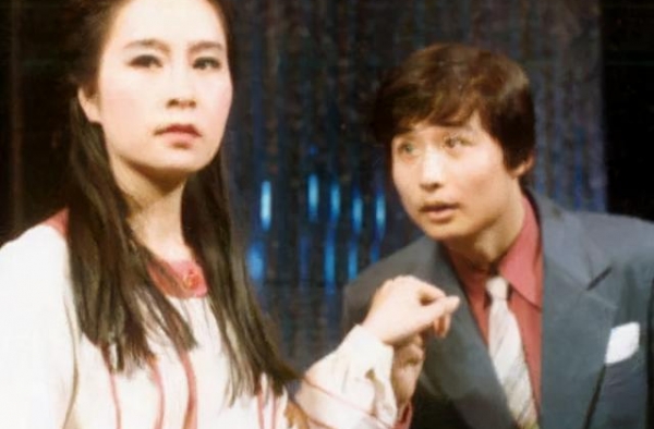 国家一级演员，高龄产子却遭丈夫抛弃，20年后和前夫同剧飙戏