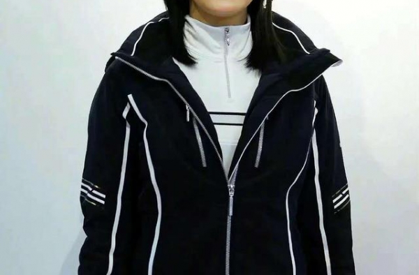 辛芷蕾身穿运动套装亮相，被吐槽身材发胖，本尊回应大胆令人佩服