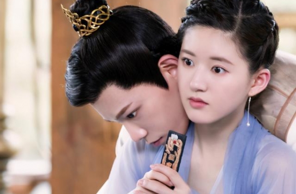 从“边缘丑角”到“一线男主”，“单纯”武汉伢的娱乐圈顶流之路