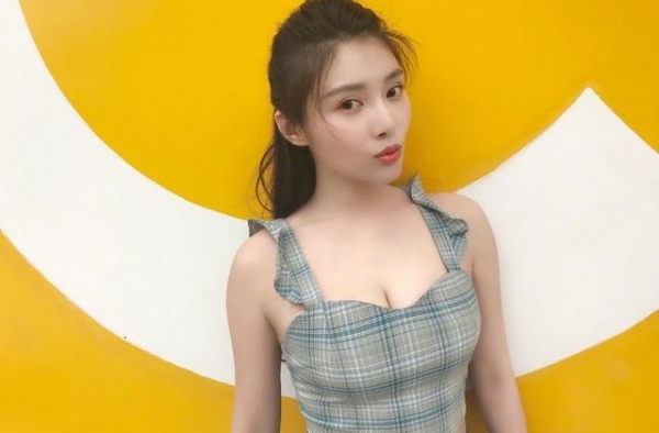 30岁徐冬冬，好身材笑傲娱乐圈，散发性感魅力