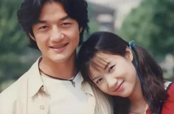 李亚鹏倪萍罕见同框，49岁对比61岁，李亚鹏输得一塌糊涂