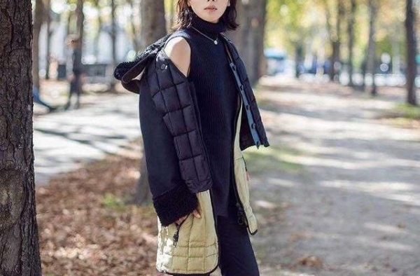 刘涛气质果然非一般，穿拼接羽绒服配马丁靴街拍，齐肩发型好洋气