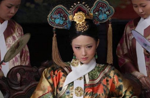 37岁“华妃”蒋欣，有过2段绯闻1段恋情，今凭实力跻身一线