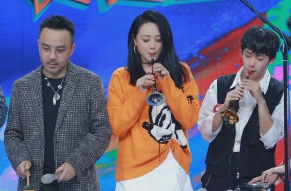 前央视一姐曹颖现身，46岁复出毫无年龄压力，网友：一点没变