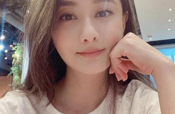 陈德容离婚后与前夫还是朋友，仍期待爱情，如今重心想放在事业上